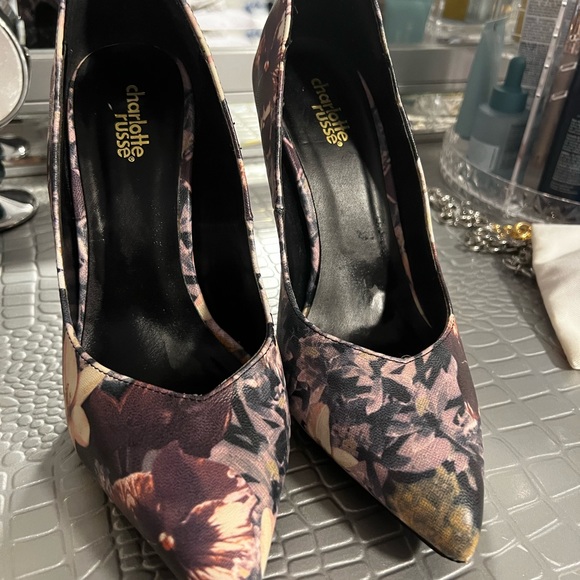 Flowery pointy toes heels - Picture 3 of 5